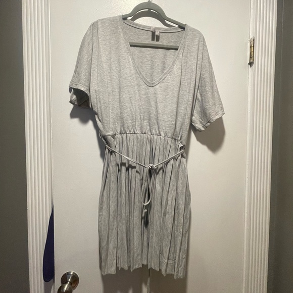 ASOS Design V Neck Mini Dress With Pleated Skirt and Self Belt - Picture 3 of 4